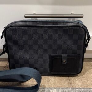 Louis Vuitton Damier Graphite Alpha Messenger Bag